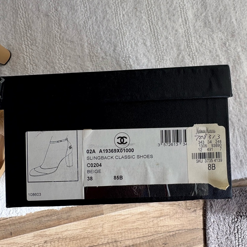 CHANEL Women's Two-Tone classic Beige and Black cap toe Vintage Heels - Picture 17 of 17